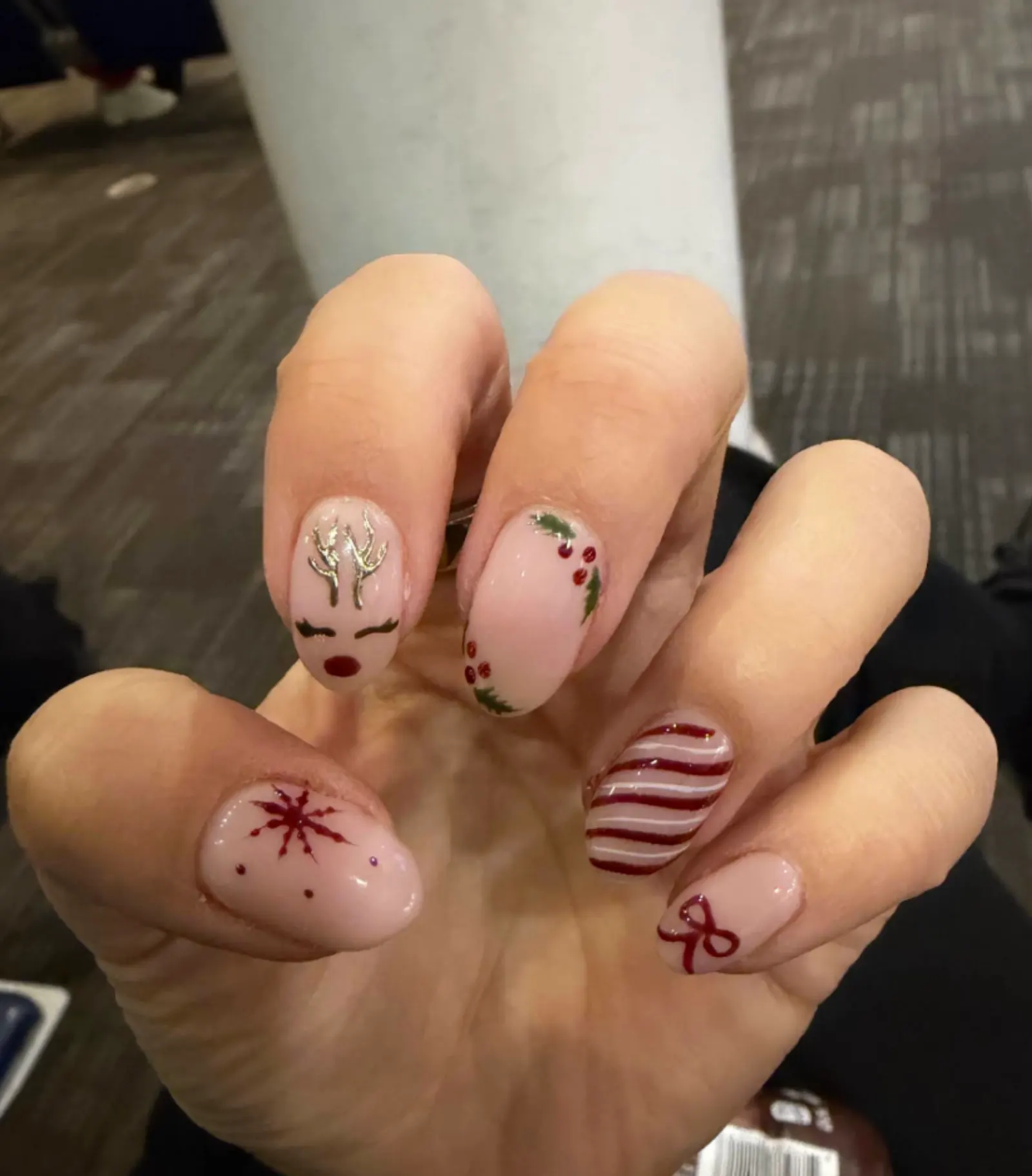 Festive Christmas-themed nail art set